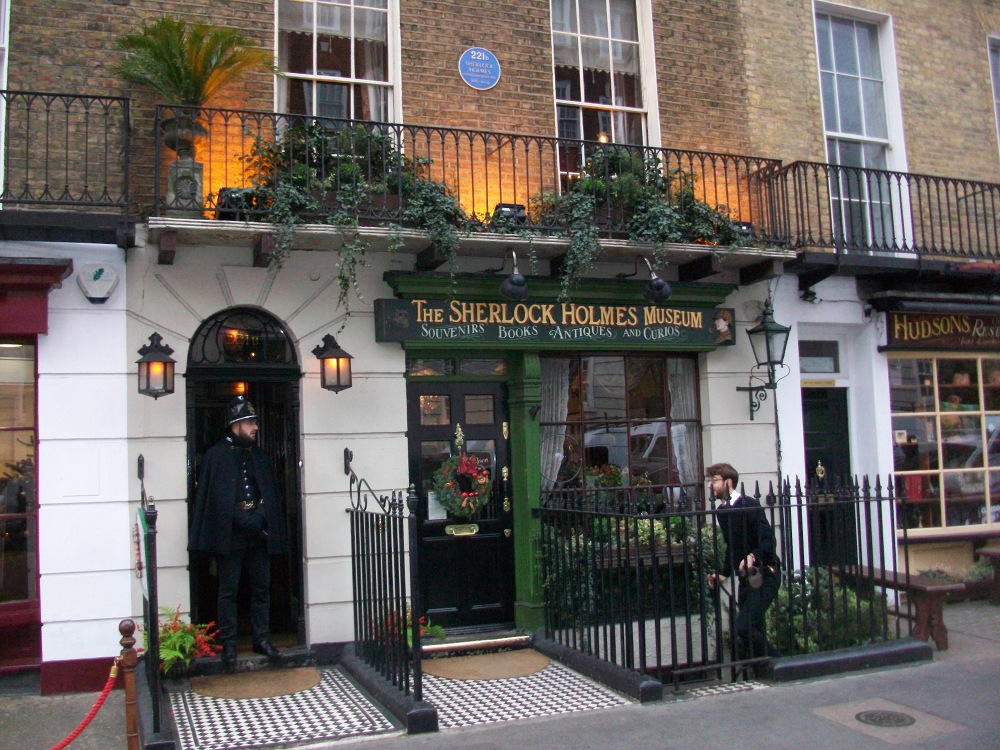 SOUVENIR FRIDGE MAGNET London NEW Sherlock Homes Museum 221B Baker Street 